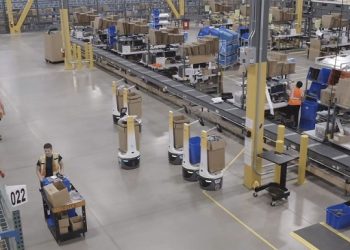 DHL увеличва инвестициите в складови роботи