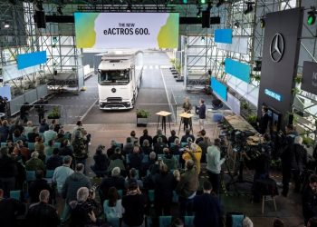Бляскава премиера на Mercedes-Benz eActros 600