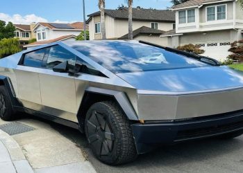 Tesla Cybertruck излиза на пътя през ноември