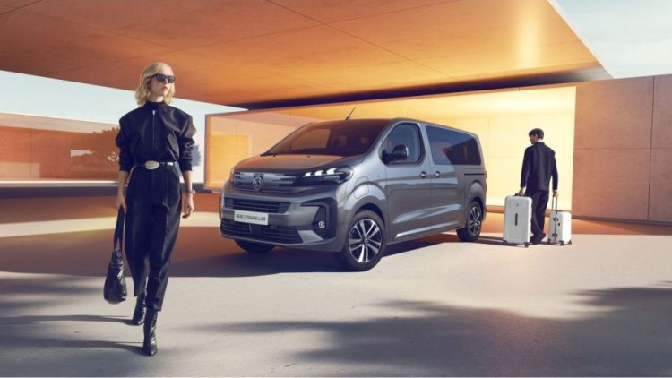 Новият PEUGEOT E-TRAVELLER е създаден за професионалистите в транспорта