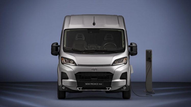 Toyota PROACE MAX завършва пълната и електрифицирана гама на Toyota Professional