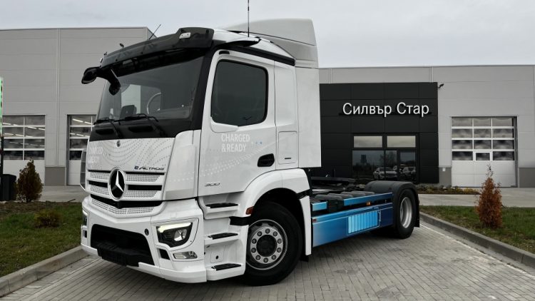 Електрическият влекач Mercedes-Benz eActros 300 стъпи в България