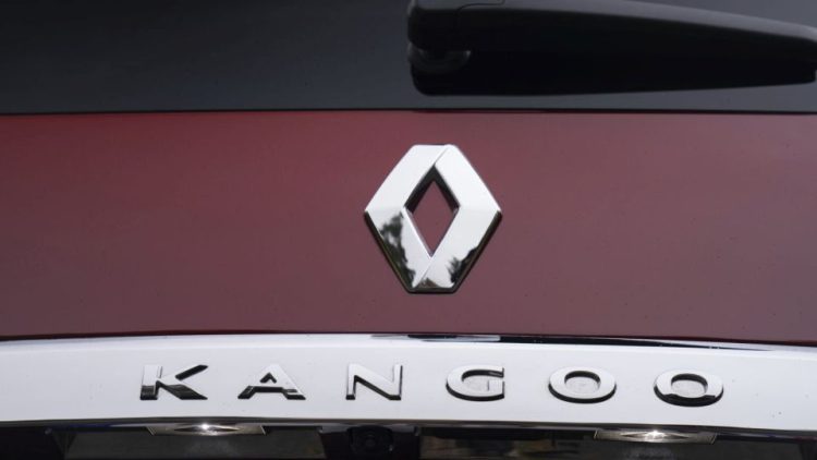 Френската поща получи 4-милионното Renault Kangoo