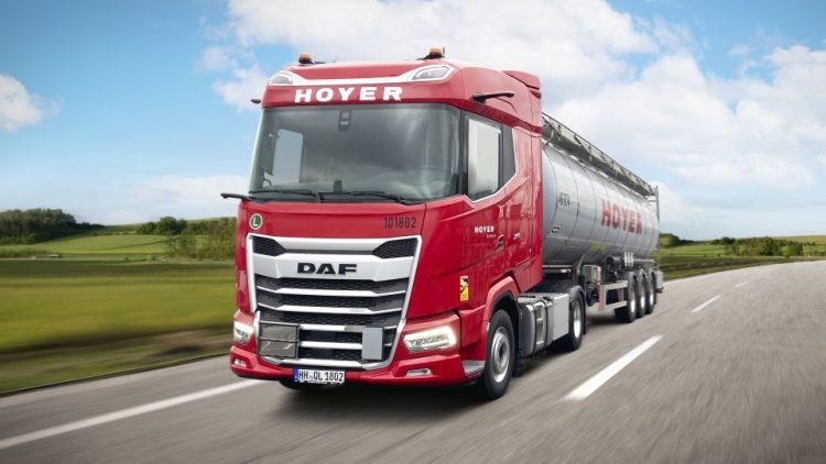 HOYER обновява автопарка си със 165 влекача DAF XG