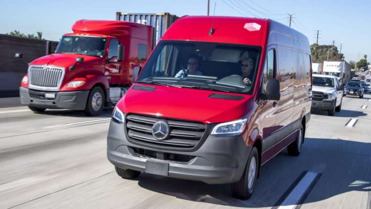 Изцяло новият eSprinter е най-ефективният е-ван на Mercedes-Benz
