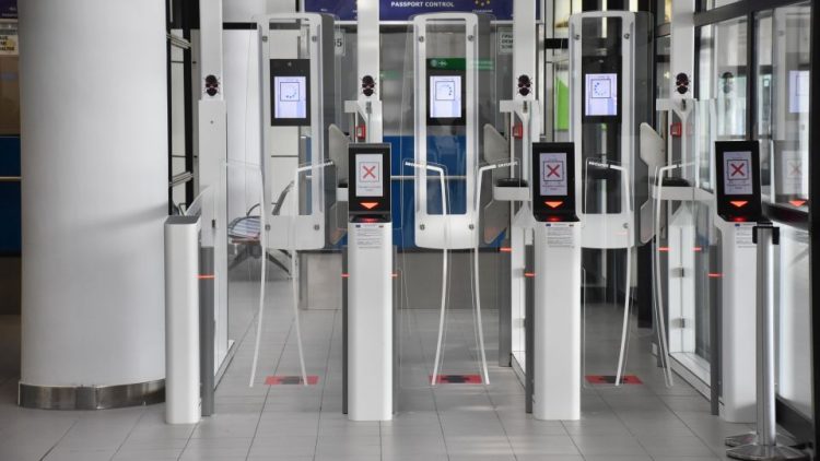 Край на паспортната проверка за пасажери от Шенгенското пространство от 31-ви март