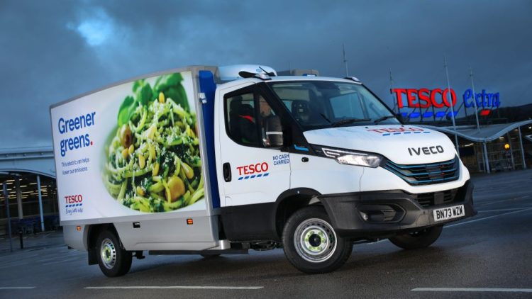 Tesco разширява електрическия си автопарк със 151 IVECO eDaily