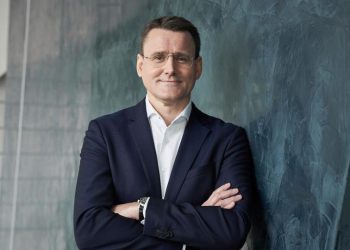 Александър Власкамп остава начело на MAN Truck & Bus за още 5 години