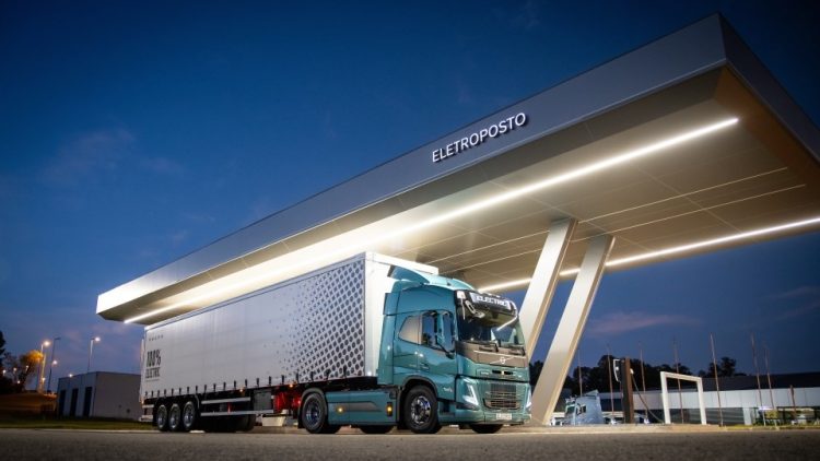 Volvo Trucks достави 145 395 камиони през 2023 г.