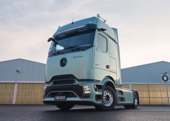 Новият Mercedes-Benz Actros L впечатли с дизайн