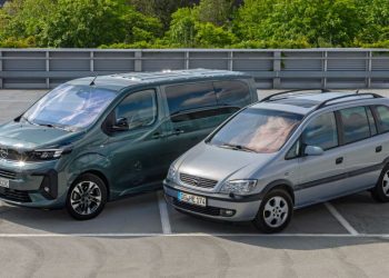 Компактният ван Opel Zafira отпразнува световната си премиера преди 25 години