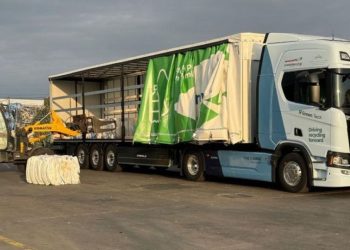 Компания за рециклиране тества 40-тонна електрическа Scania в Румъния