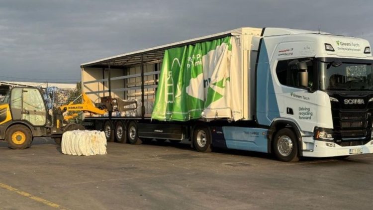 Компания за рециклиране тества 40-тонна електрическа Scania в Румъния