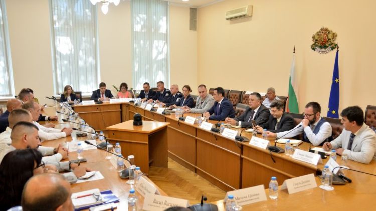 Управляващи и превозвачи търсят решения за облекчаване на трафика