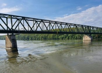 Mост на Дунав между Унгария и Словакия отваря отново за тежкотоварни автомобили