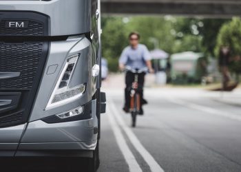 Volvo Trucks пуска нови системи за безопасност за защита на пешеходци и велосипедисти