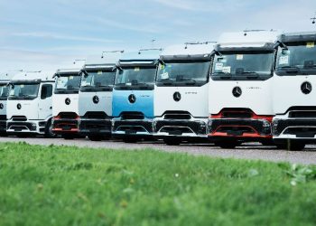 Mercedes-Benz Trucks предаде първите серийно произведени eActros 600 на клиенти в Германия
