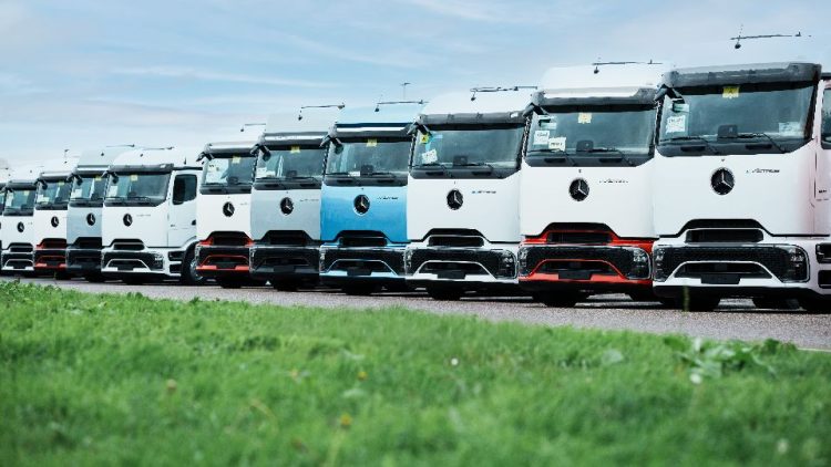 Mercedes-Benz Trucks предаде първите серийно произведени eActros 600 на клиенти в Германия