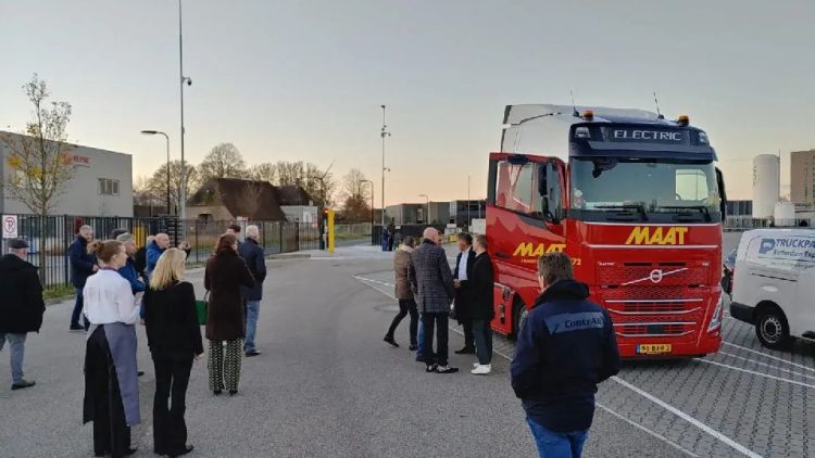 Охраняем паркинг за камиони с над 100 места отвори в Нидерландия