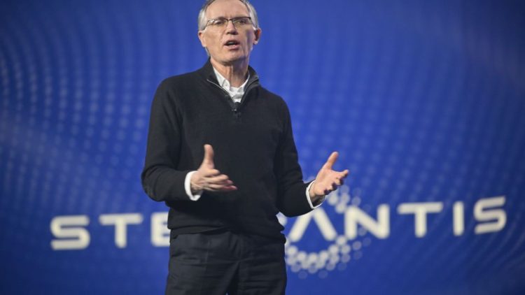 Бордът на директорите на Stellantis прие оставката на Карлос Таварес като CEO