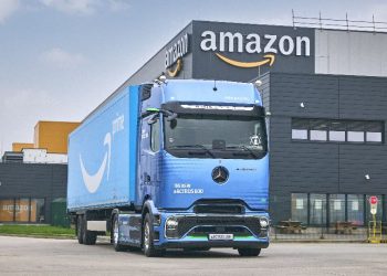 Amazon поръчва над 200 камиона eActros 600