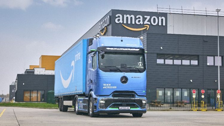 Amazon поръчва над 200 камиона eActros 600