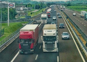 Унгария намалява валидността на билета за пътни такси на камиони на 120 минути