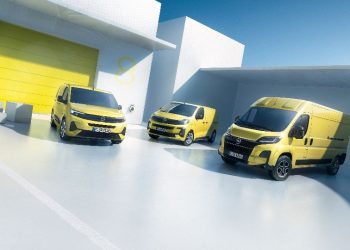 Обширна гама асистиращи системи в обновените Combo, Vivaro и Movano