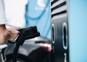 Проект на Eldrive създава 430 нови зарядни станции за камиони до 2027 г.