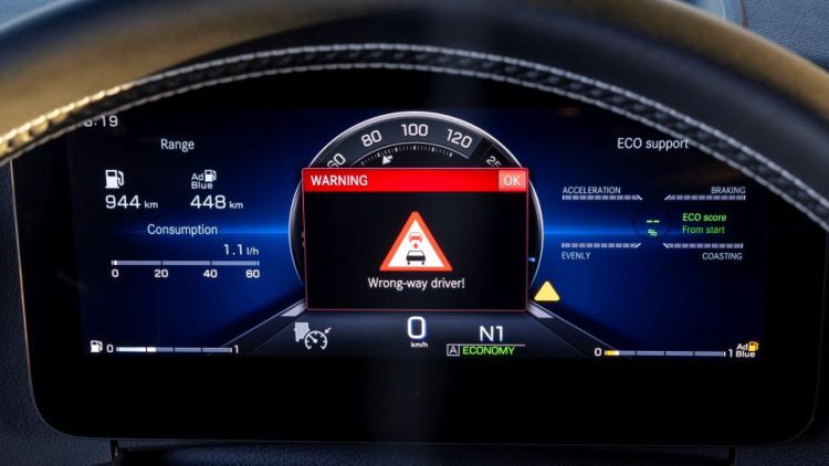 Mercedes-Benz Trucks разработи нова функция за трафик предупреждения