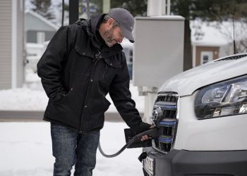 Иновативна технология увеличава пробега на е-вановете на Ford Pro в студено време