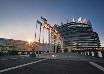 Брюксел отлага санкциите срещу митата на САЩ за 90 дни