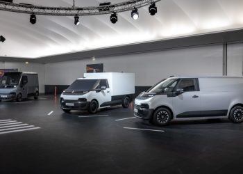 Renault пуска новото си трио електрически ванове през 2026 г.