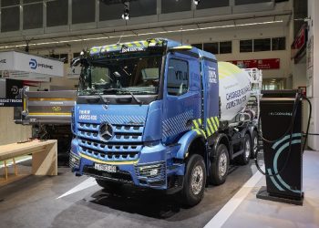 Здрав, мощен и изцяло електрически: Mercedes-Benz Trucks представя новия eArocs 400