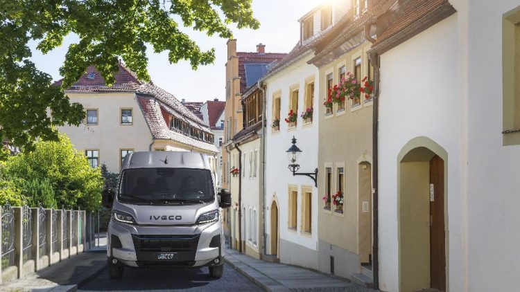IVECO допълва електрическата си гама ванове с новите eJolly и eSuperJolly