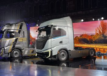IVECO отбеляза 50 години с новия IVECO S-eWay Artic