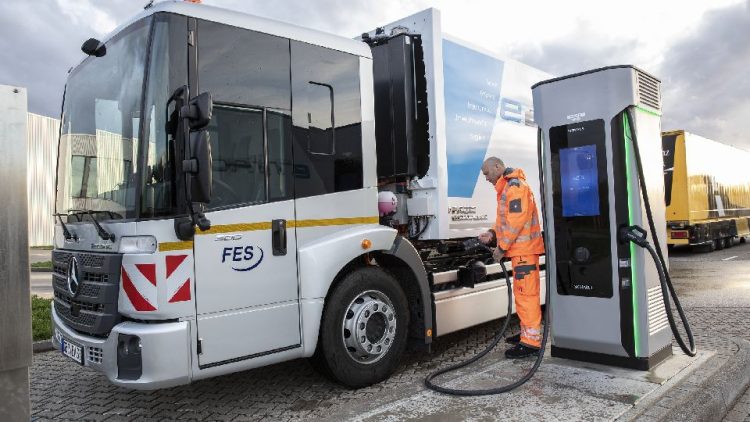 Mercedes-Benz Trucks с нова преработена високоволтова батерия за eActros 300/400 и eEconic