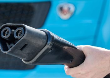 Scania представя Megawatt Charging System за бързо зареждане на е-камиони