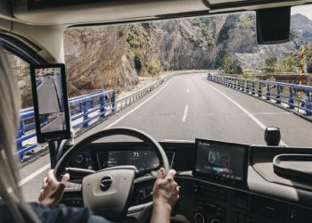 Volvo Trucks представя подобрената система Volvo Dynamic Steering