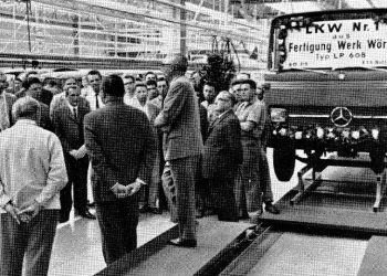 Първият камион от завода на Mercedes-Benz във Вьорт излиза преди 60 години