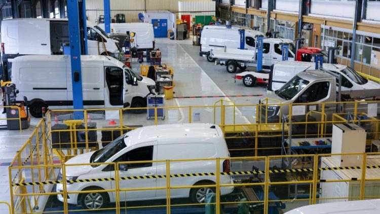 Renault отбеляза 60 години на центъра си за разработка на ванове