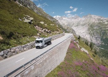 Mercedes-Benz GenH2 демонстрира производителност при високи летни температури в Алпите