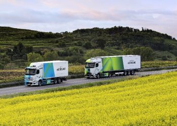 Mercedes-Benz Trucks представя новите eActros 400 и Actros L ProCabin