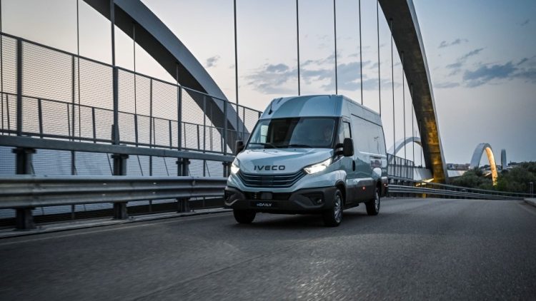 IVECO напредва към интелигентна и безопасна мобилност чрез V2X технология