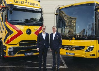 Mercedes-Benz Trucks и Daimler Buses се грижат за безопасността на пътя в електрическата ера