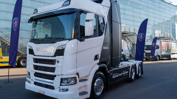 Scania тества електрификация и водородни решения с инициативата Pilot Partner
