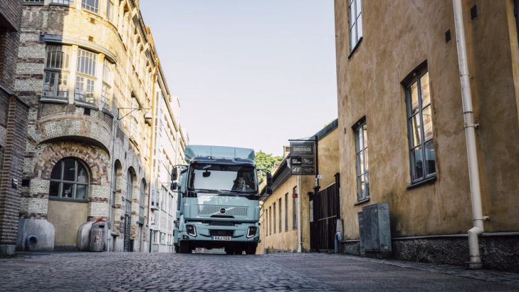Volvo Trucks представя 14-тонния Volvo FL Electric за градски мисии