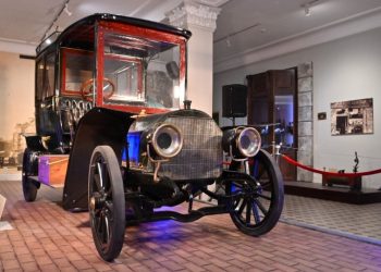 Фотоизложба „140 години иновации“ разказва историята от създаването на първия съвременен автомобил