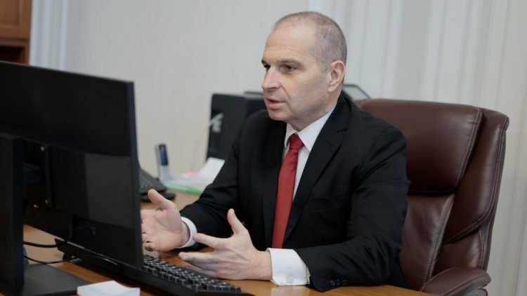 Вицепремиерът Караджов разговаря с гръцки министър за блокадите на границата