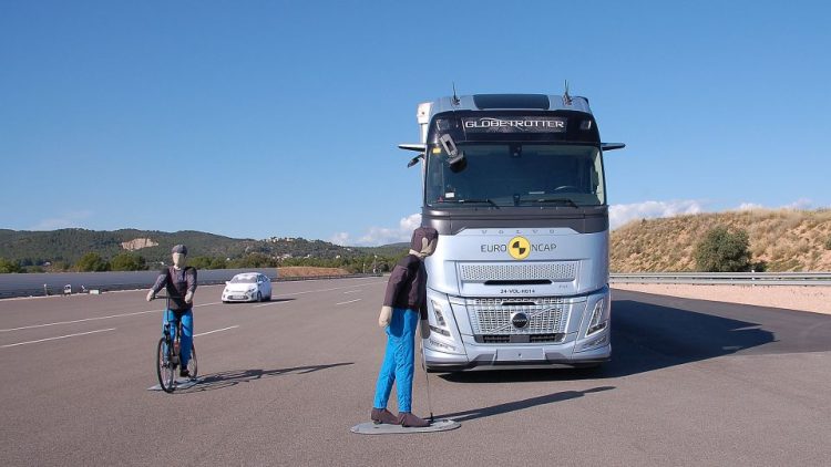Volvo Trucks отново получи 5 звезди с Volvo FH в рейтинга за безопасност Euro NCAP